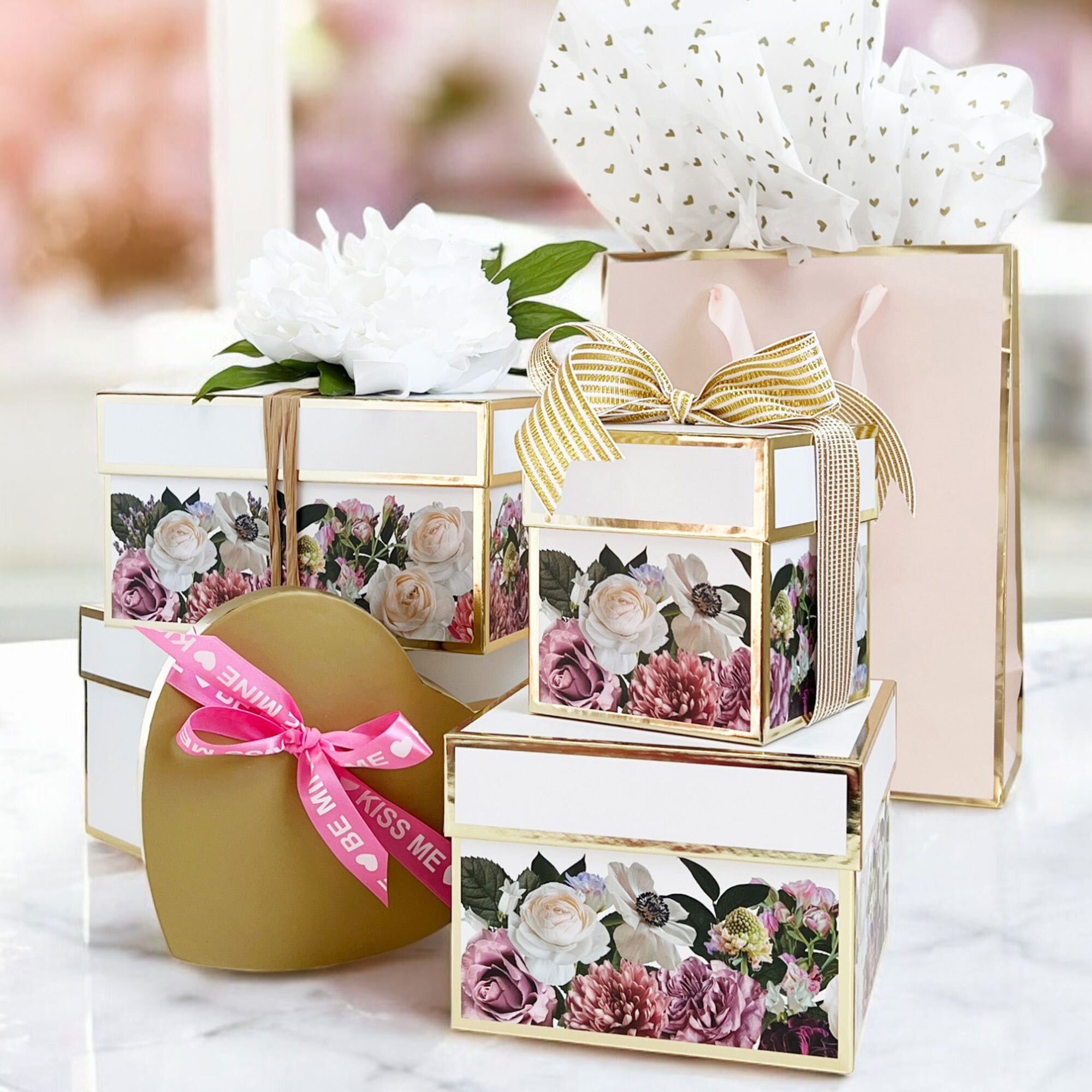 Pink and kraft bakery boxes with baker's twine &mdash; Creative Bag Canada